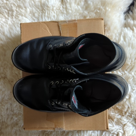 Red Wing 8165 Round Toe Heritage Boots - Picture 16 of 16